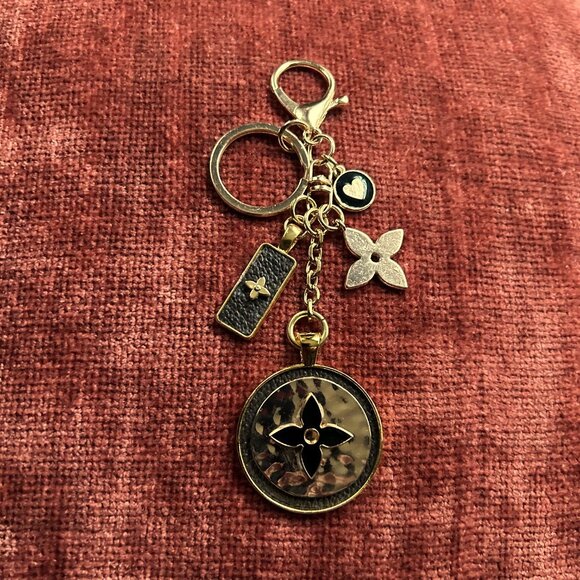 New RUSTIC CLOVER BAG CHARM, Brown Black and Gold Tone Charms - Picture 3 of 8